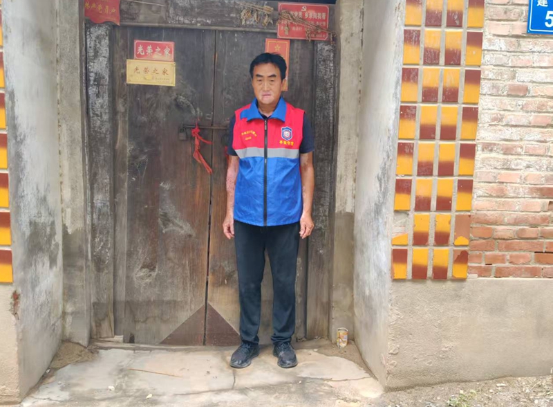 鸡泽县警务助理朱召利及时救助一发病独居老人