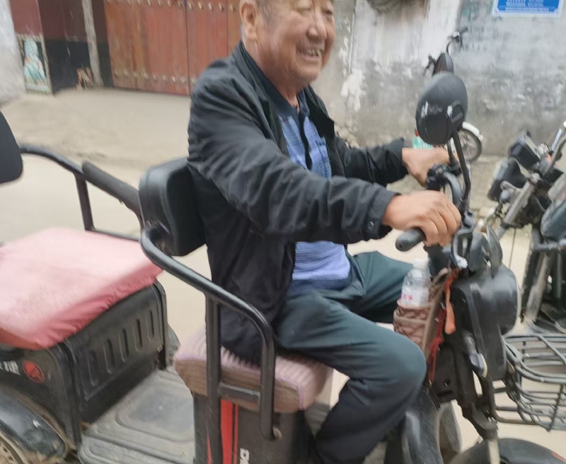 鸡泽县警务助理王现存全力帮助醉酒老汉寻回遗失三轮车