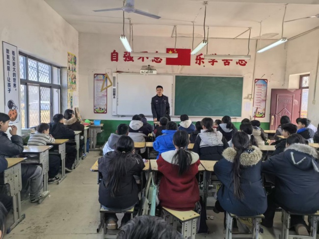 墨香寻来长征路 藏蓝续写平安篇
